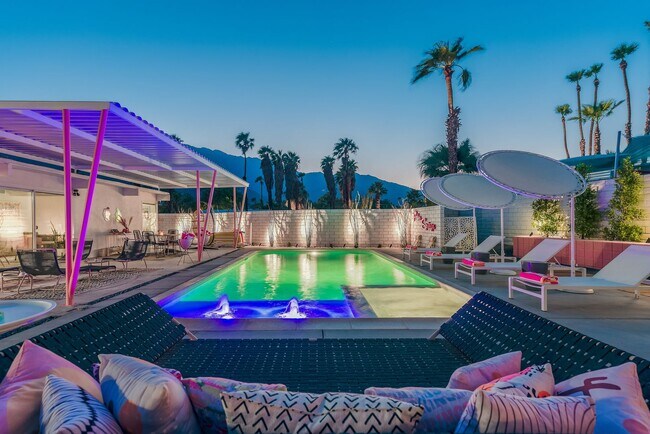 Building Photo - Retro Chic Oasis Saltwater Pool, Spa & Mnt...