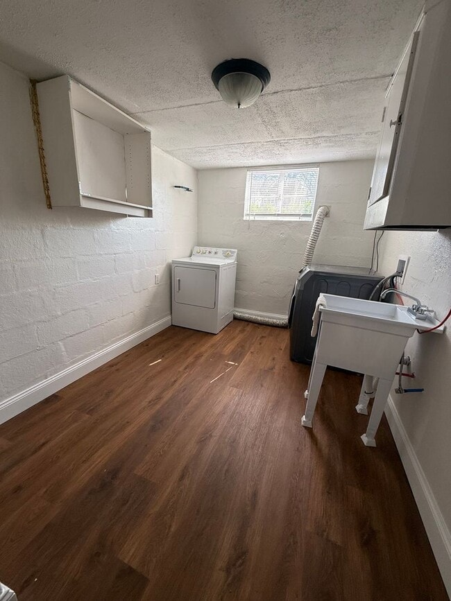 Building Photo - Prime Nashville Location with Comfort & Convenience