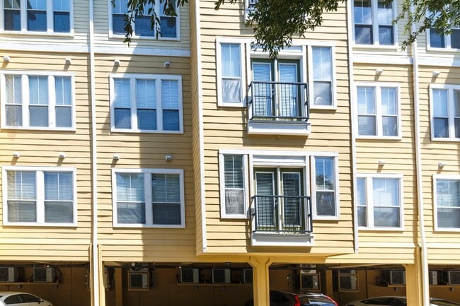 Building Photo - 1185 SW 9th Rd