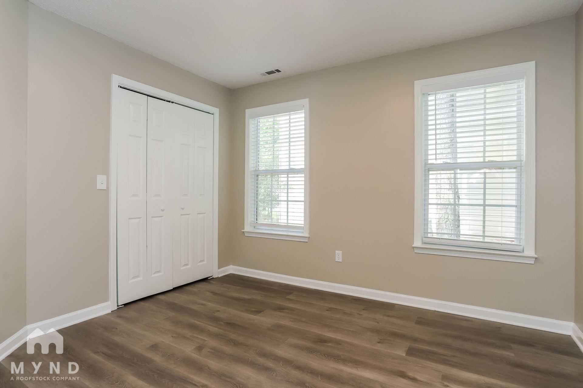 Building Photo - 2060 Club Bay Dr