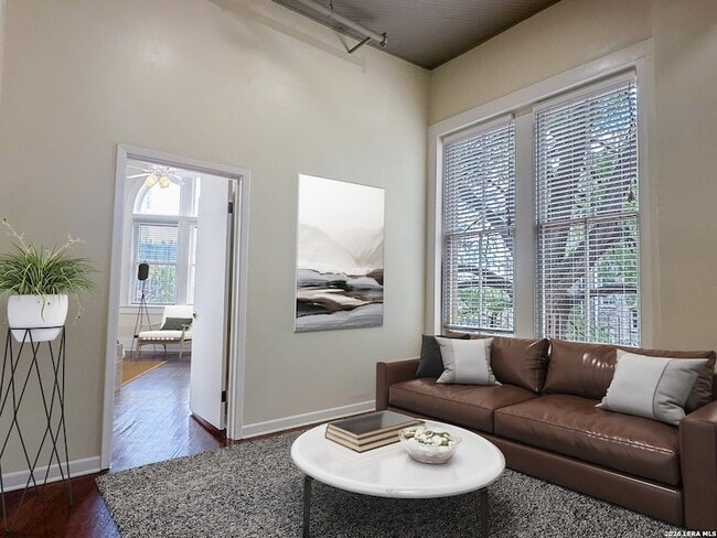 Building Photo - 245 Losoya St
