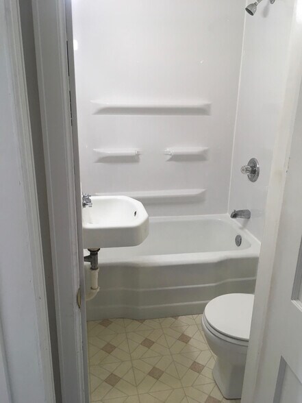 Building Photo - 2103 Olive St