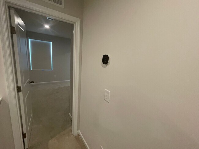 Building Photo - You’ve Got to See This Rental!