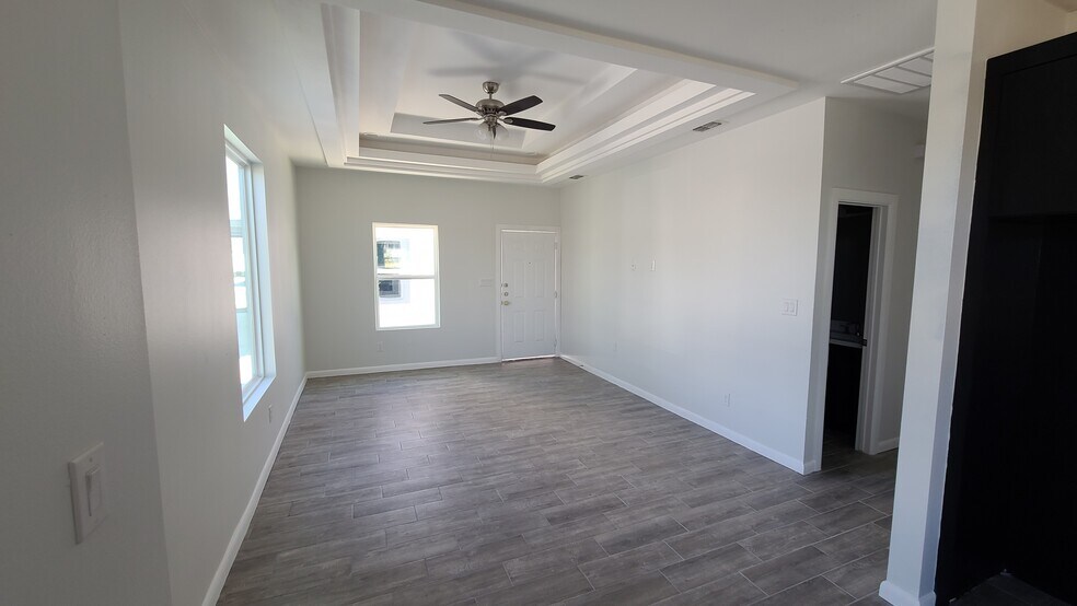 Building Photo - 803 W Smith Dr