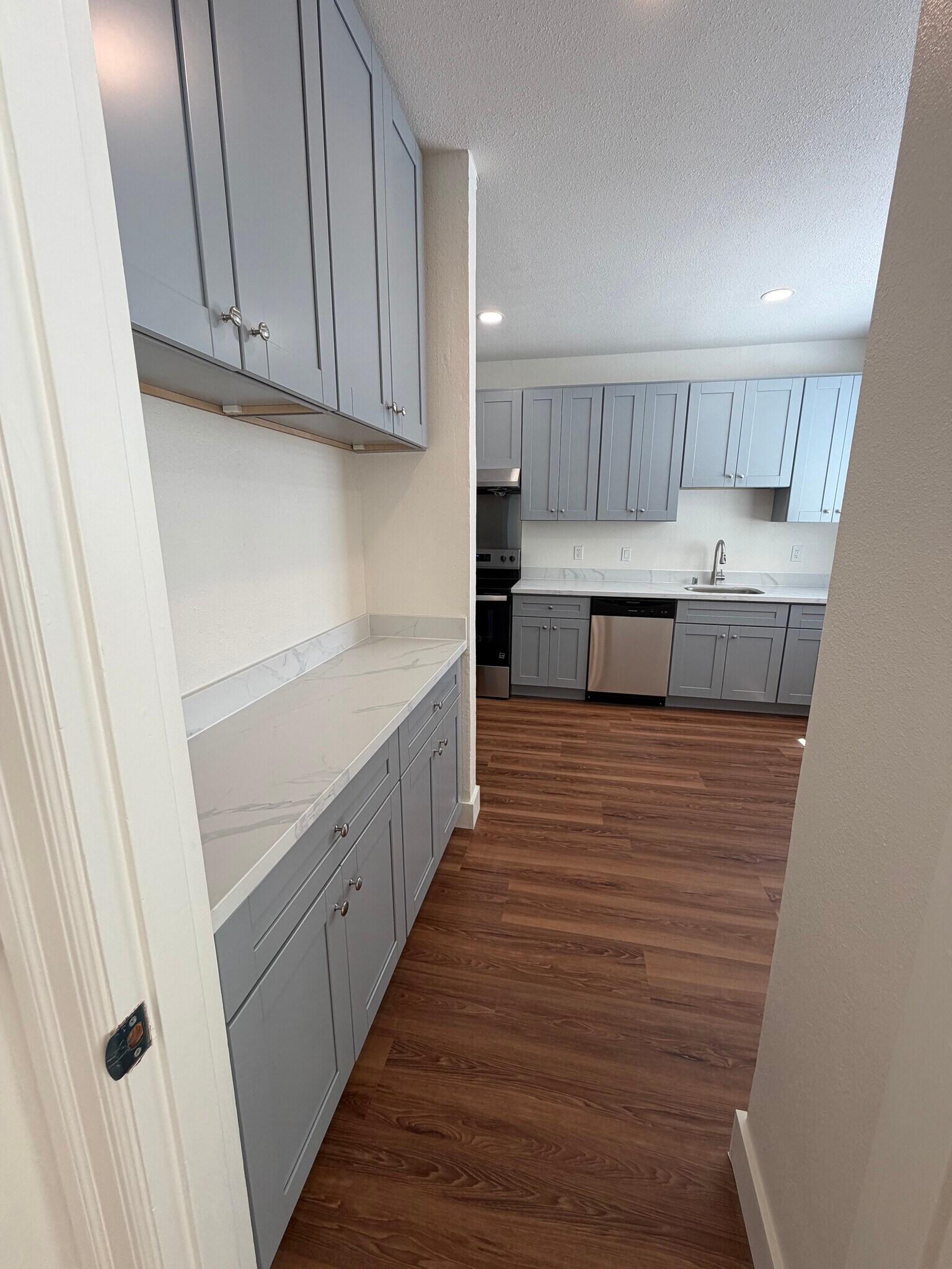 Building Photo - 495 Elwood Ave