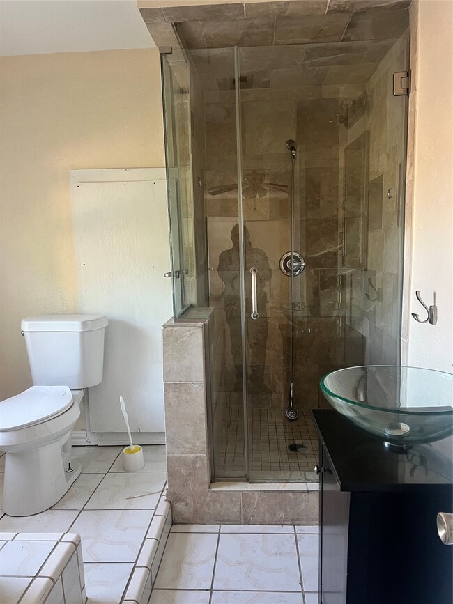 Building Photo - 5604 Chapman St