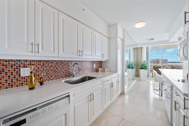 Building Photo - 16400 Collins Ave