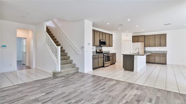 Building Photo - 2832 E Clementine Dr