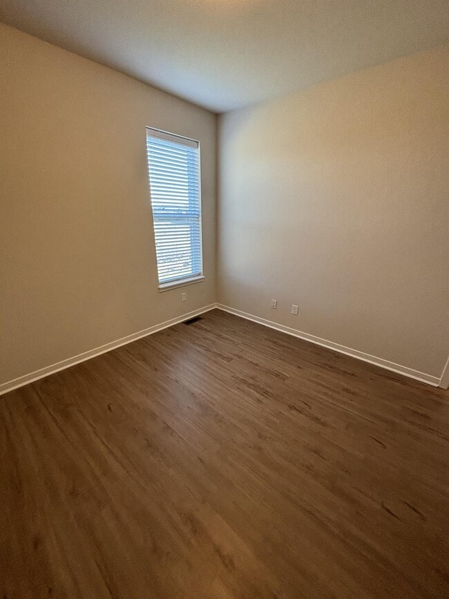 Building Photo - 10514 Button Bush Dr