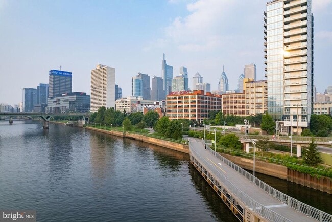 Building Photo - 2429 Locust St