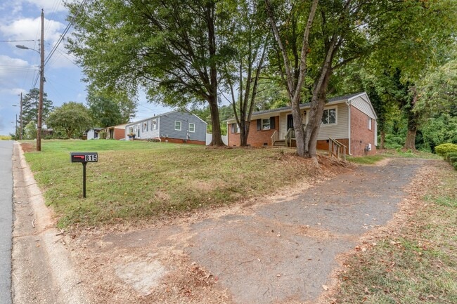 Building Photo - 815 Norwood Dr