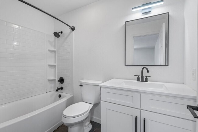 Building Photo - 4414 Overlook Dr