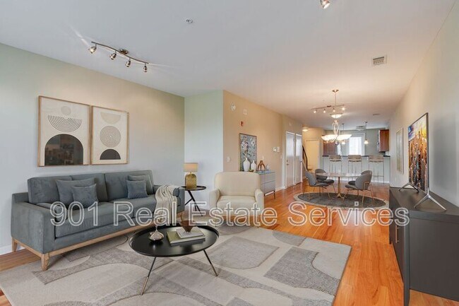 Building Photo - 380 Island Dr