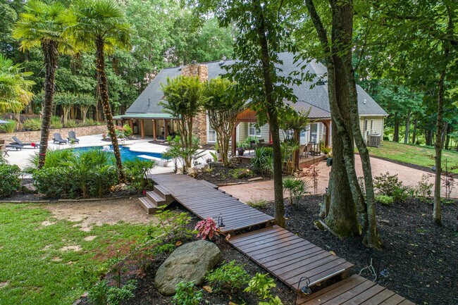 Building Photo - 29 Dean Rd SE