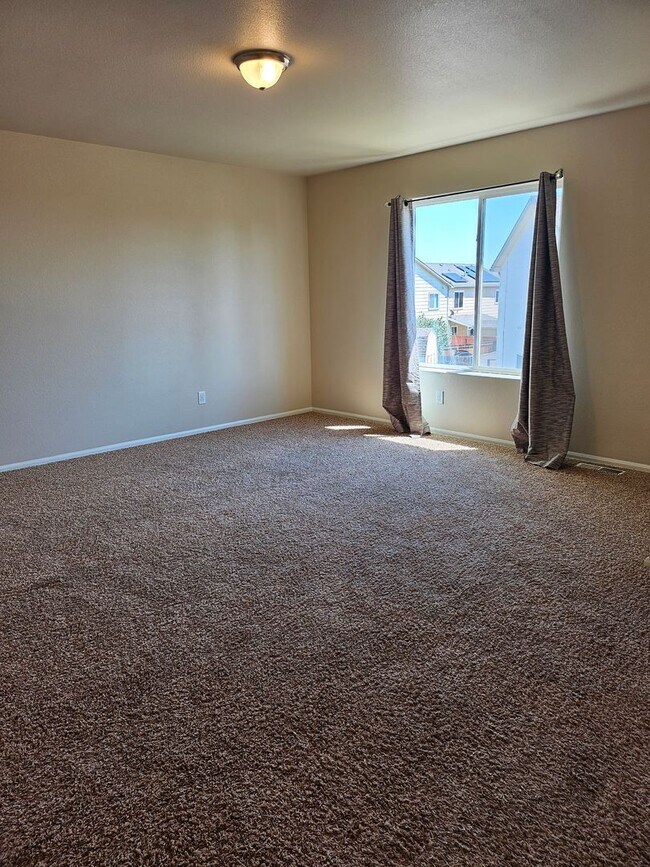 Building Photo - ALL PROSPECTIVE TENANTS MUST SUBMIT A $58 ...