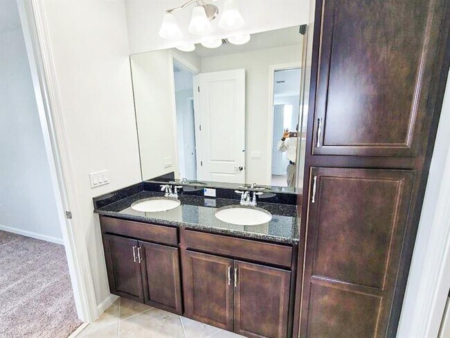 Building Photo - 5300 Thatcher Ct