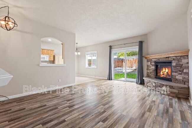 Building Photo - 1729 S Eagleson Rd