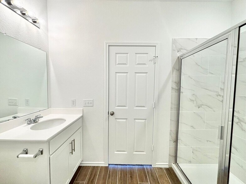 Building Photo - 117 Redonda Dr