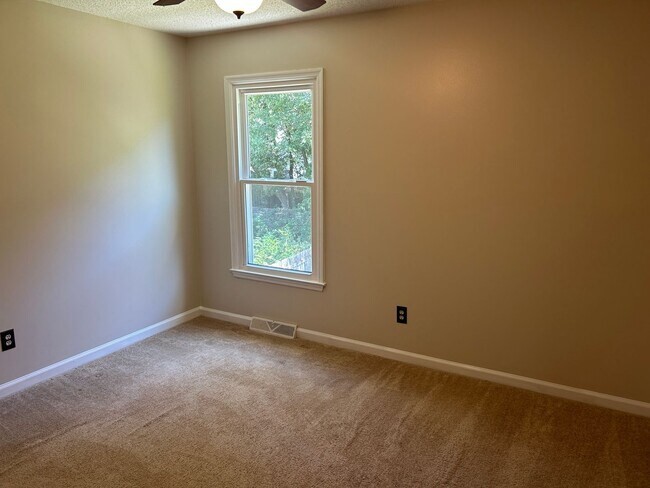 Building Photo - Three Bedroom Home in Bayview Farms - Jame...