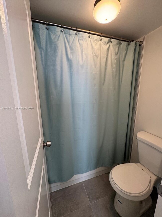 Building Photo - 16710 NE 9th Ave