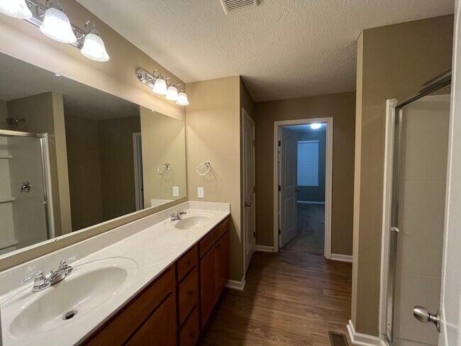 Building Photo - 165 Saddlebred Cir