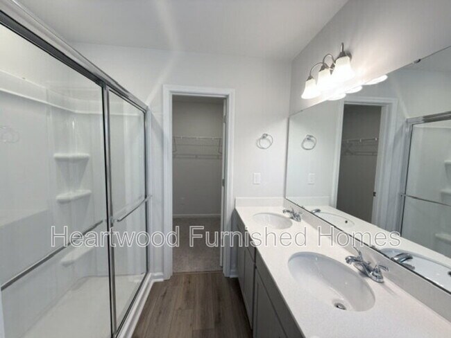 Building Photo - 807 Coburg Ln