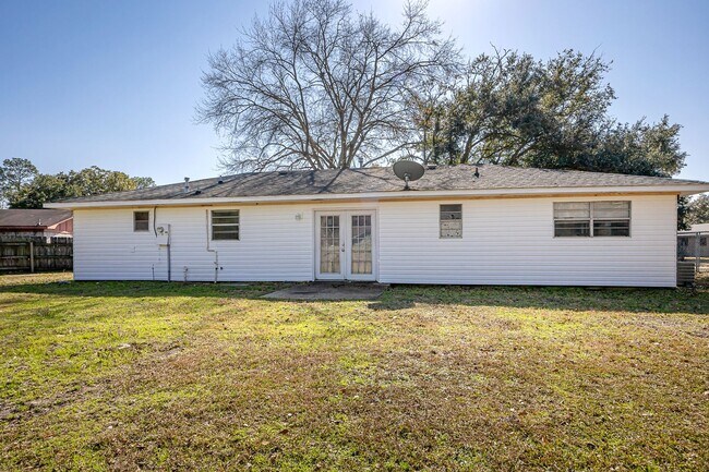 Building Photo - Charming 3-Bed, 2-Bath Home in Pascagoula – Great Location!