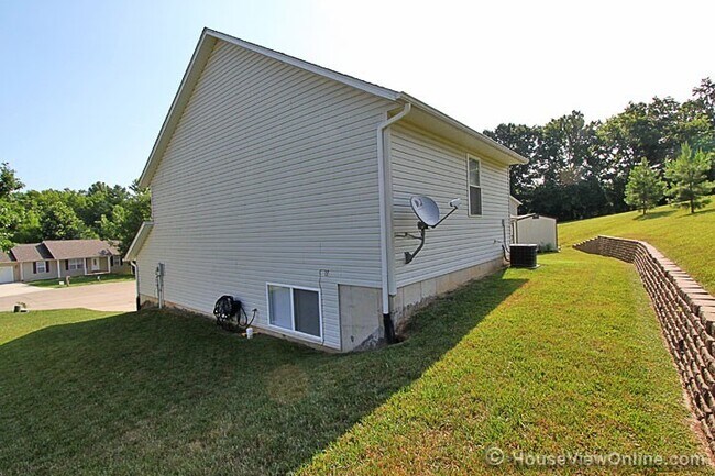 Building Photo - 1936 Emily Ct