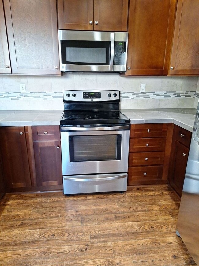 Building Photo - Central Valley Area - 2 Story Home (3Bed, 2.5 Bath)