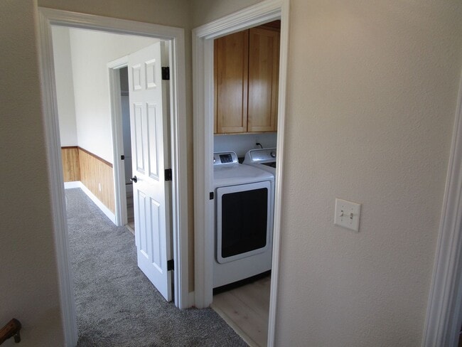 Building Photo - Completely Refreshed 2 Story Home with Fen...