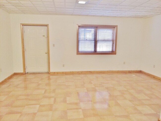 Building Photo - 2 Bed / 1-1/2 Bath Single Family Home Townhome