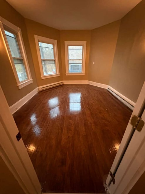 Building Photo - 552 Main St