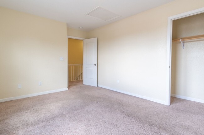 Building Photo - MOVE IN READY 3 Bedroom!