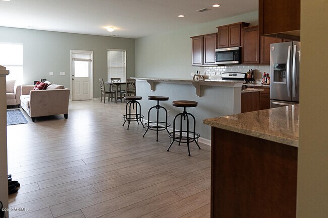 Building Photo - 81 Saluda Way