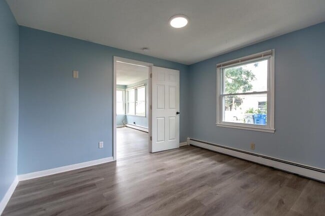 Building Photo - 725 7th Ave SE