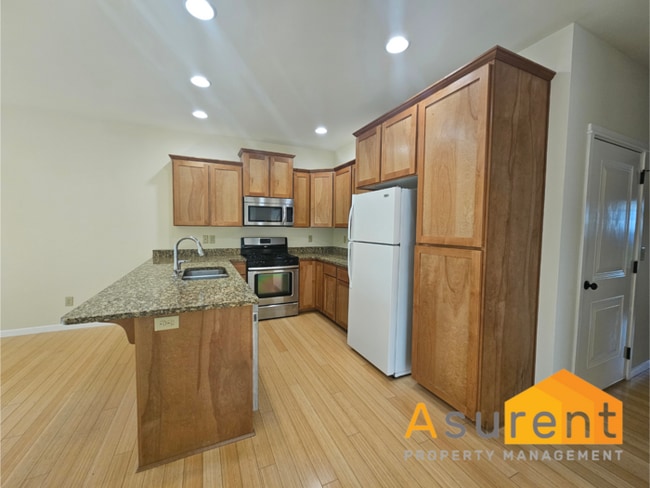 Building Photo - Adorable Jacksonville Duplex Available Soon!
