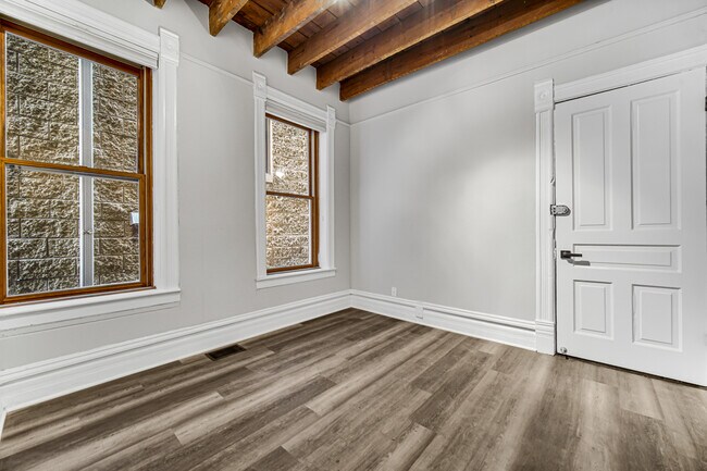 Building Photo - 1817 N Honore St