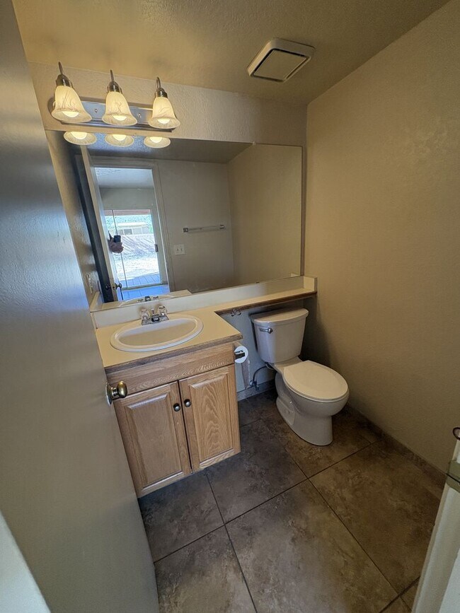 Building Photo - Eastside 4-bedroom 2.5-bathroom home with community pool