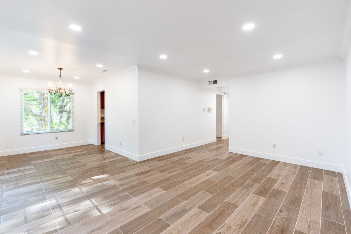 Building Photo - 1119 Carmel Cir