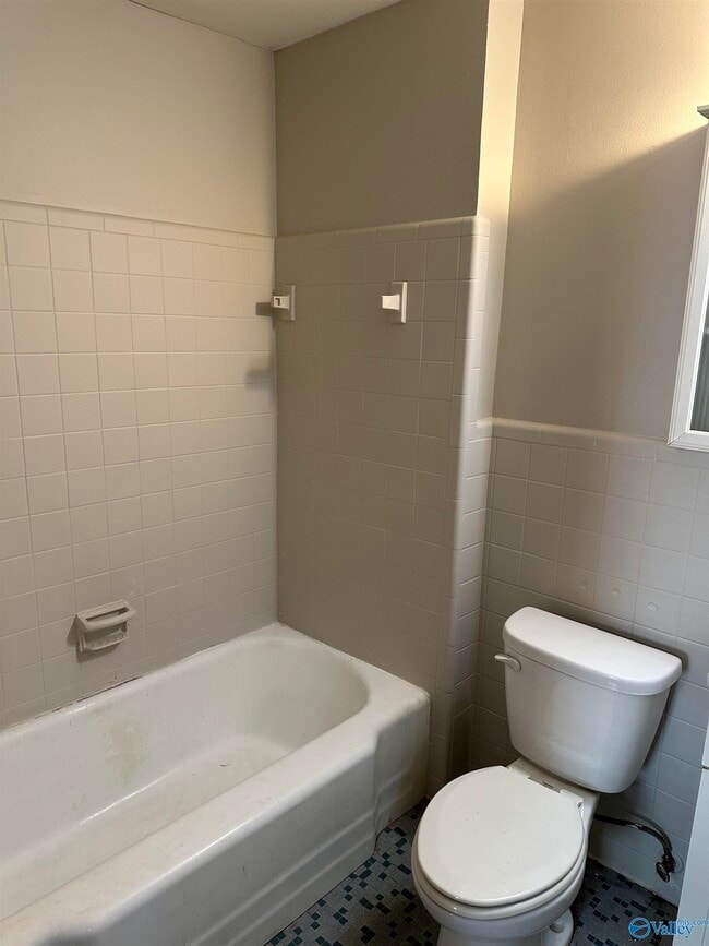 Building Photo - 1402 Rison Ave NE