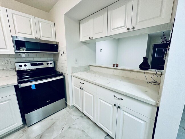 Building Photo - 9703 Hammocks Blvd