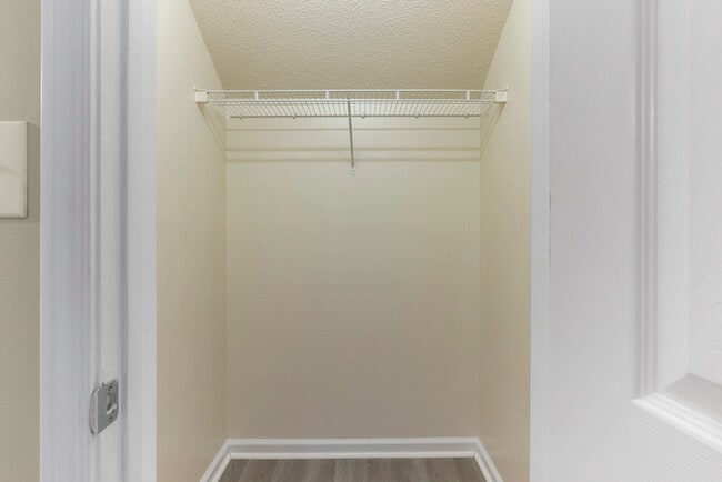 Building Photo - 1456 Middlesbrough Dr