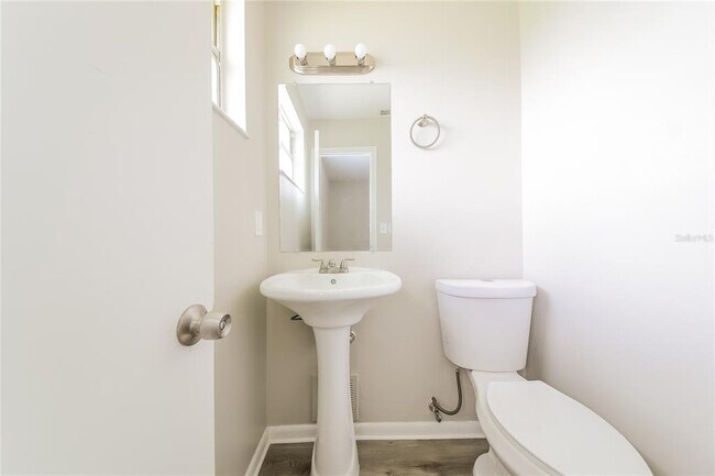 Building Photo - 316 59th Ave Terrace W