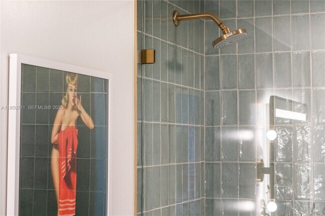 Building Photo - 601 NE 1st Ave