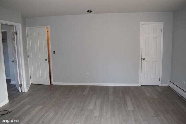 Building Photo - 901 Laurel St