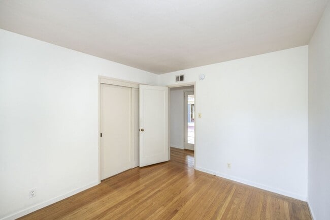 Building Photo - Spacious 3 Bed, 3 Bath Home in Excellent Location- Short Term Lease