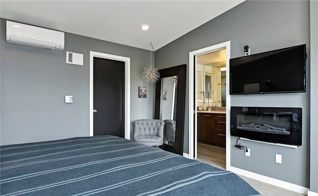 Building Photo - LUXURY WEST SEATTLE TOWNHOME FOR RENT; AVA...