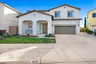 Building Photo - Coming Soon! Your Perfect Fontana Home for Lease!