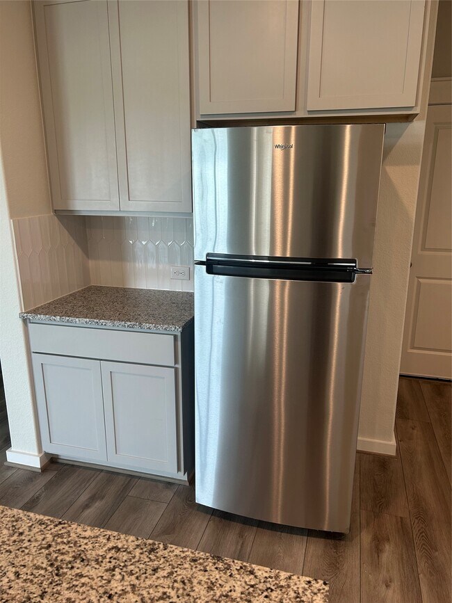 Building Photo - 4656 Peony Grn Dr