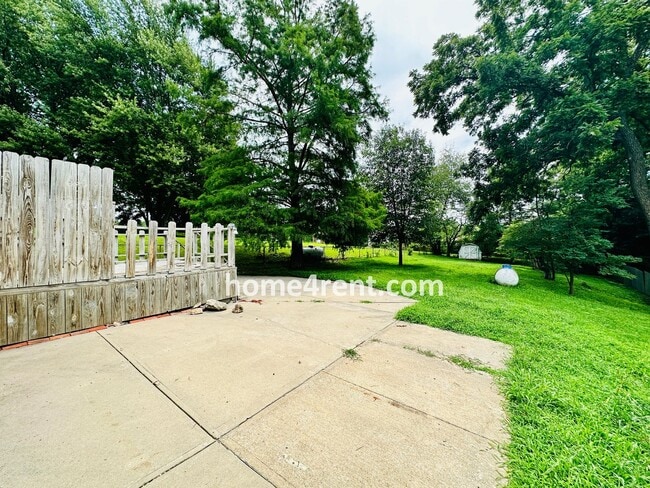 Building Photo - Fantastic Parkville Home and Updated Kitch...